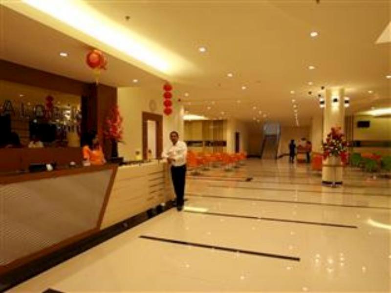 Halogen Hotel - Lobi