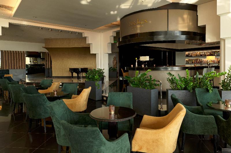 St George Beach Hotel & Spa Resort - Bar