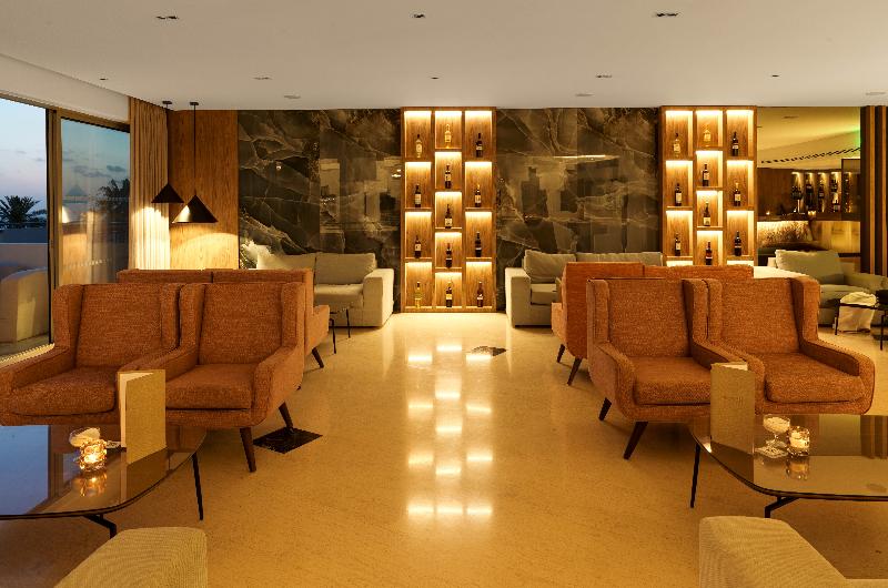 St George Beach Hotel & Spa Resort - Bar