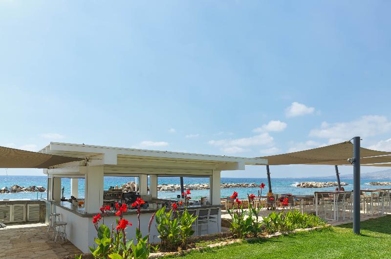 St George Beach Hotel & Spa Resort - Bar