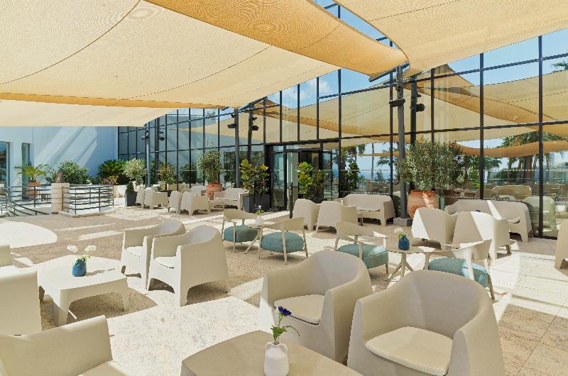 St George Beach Hotel & Spa Resort - Bar