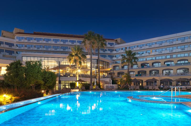 St George Beach Hotel & Spa Resort - Havuz