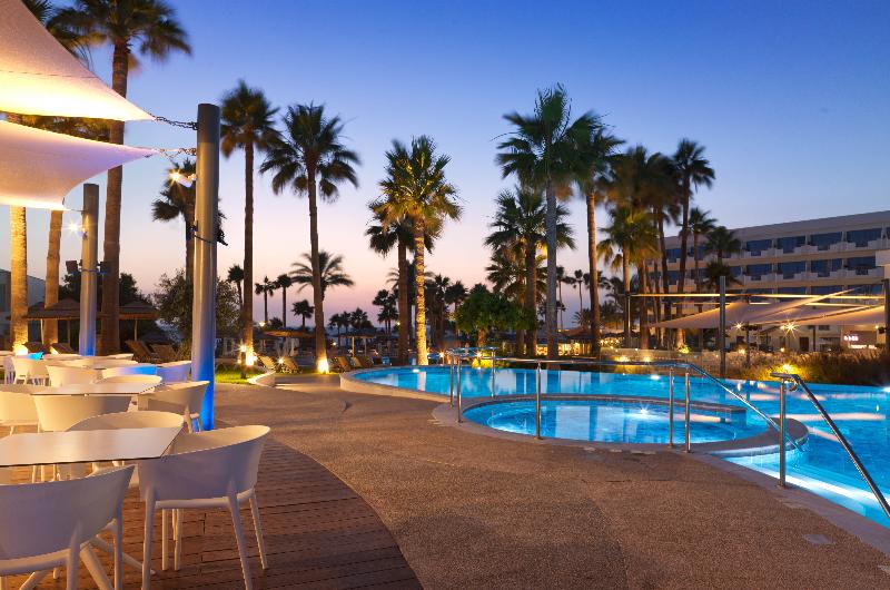 St George Beach Hotel & Spa Resort - Havuz