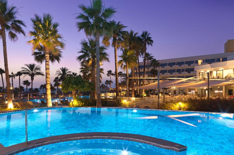 St George Beach Hotel & Spa Resort - Havuz