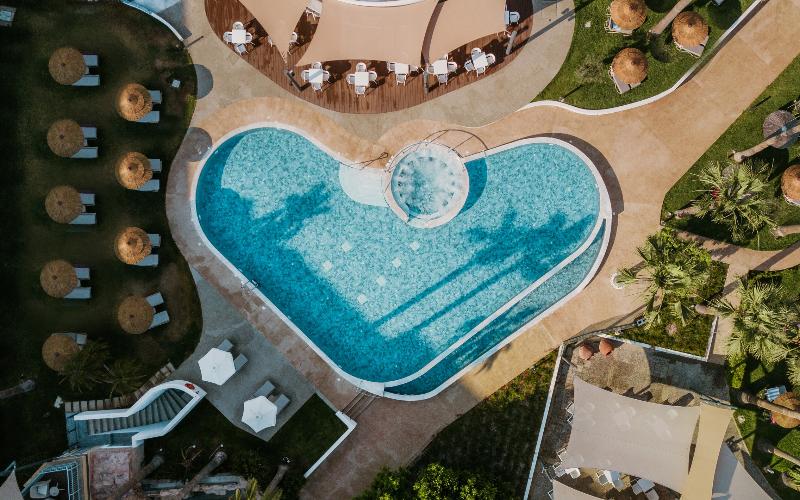 St George Beach Hotel & Spa Resort - Havuz