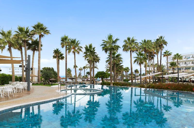 St George Beach Hotel & Spa Resort - Havuz