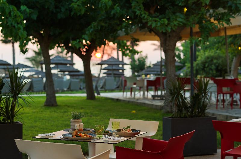 St George Beach Hotel & Spa Resort - Restoran