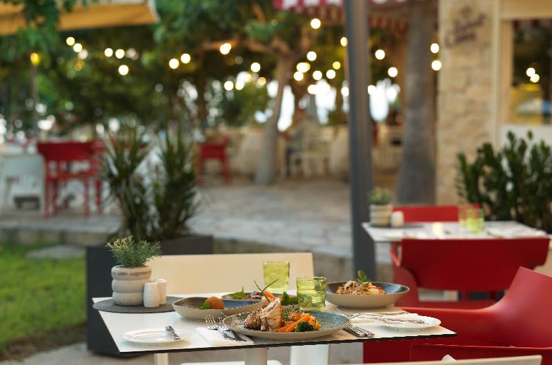St George Beach Hotel & Spa Resort - Restoran