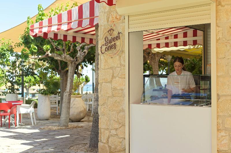St George Beach Hotel & Spa Resort - Restoran