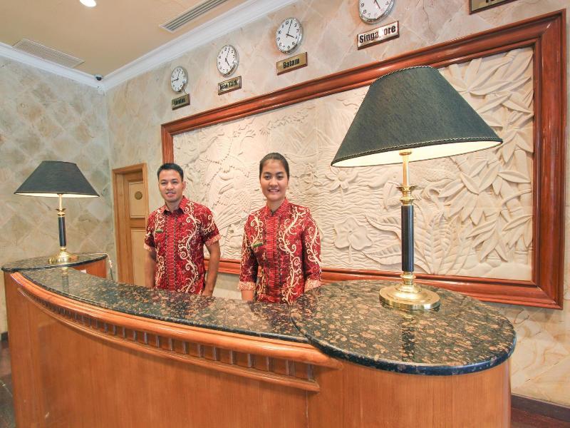 Harmoni Suites - Lobi