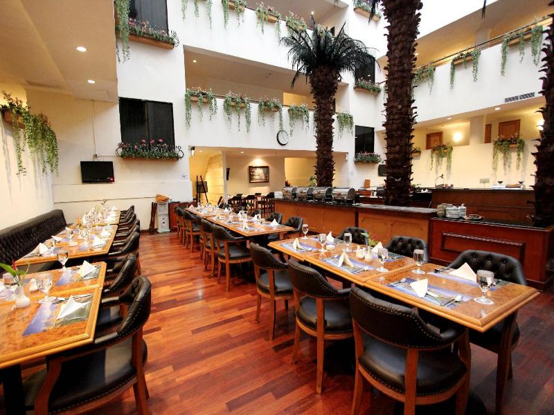 Harmoni Suites - Restoran
