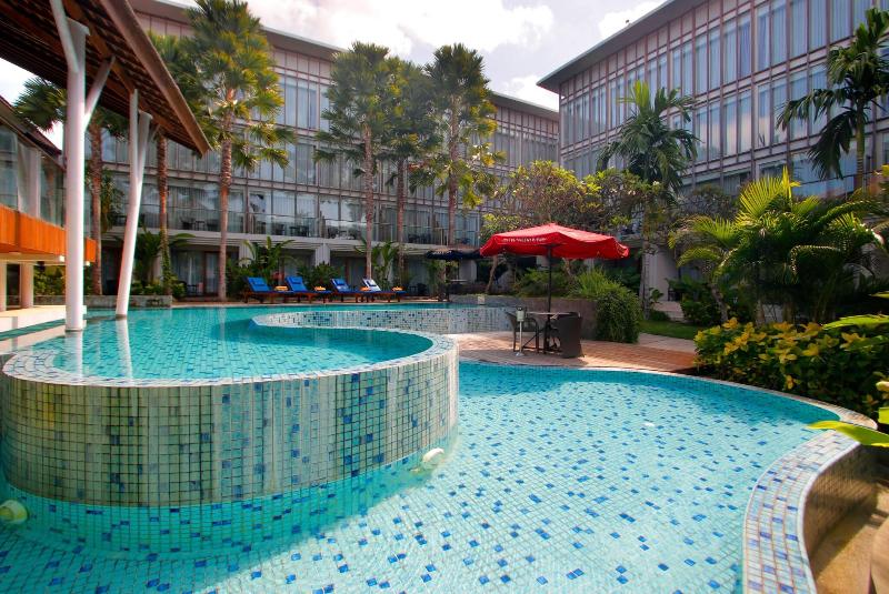 The Lerina Hotel Bali - Havuz