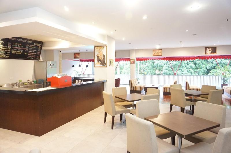 Grand Cakra Hotel - Bar