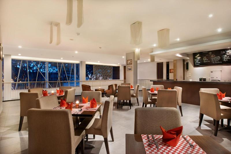 Grand Cakra Hotel - Bar