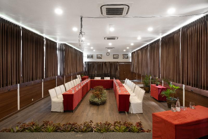House Sangkuriang Bandung - Toplantı
