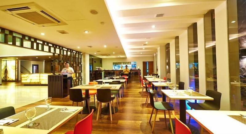 J Hotel Bandara Soekarno Hatta - Restoran
