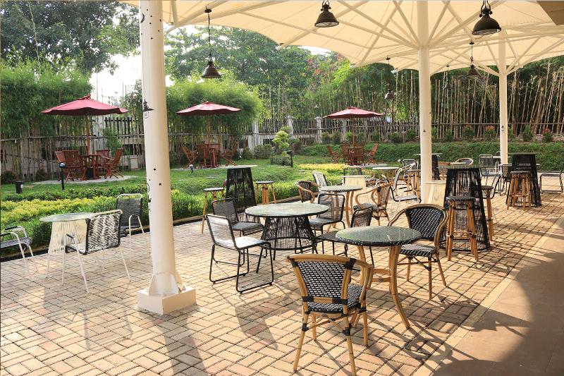 Java Palace Hotel Cikarang - Teras
