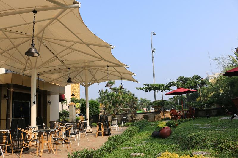 Java Palace Hotel Cikarang - Teras