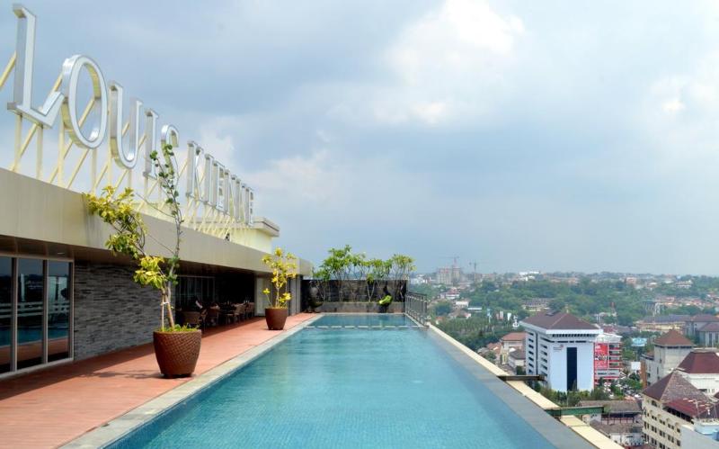 Louis Kienne Hotel Simpang Lima - Havuz