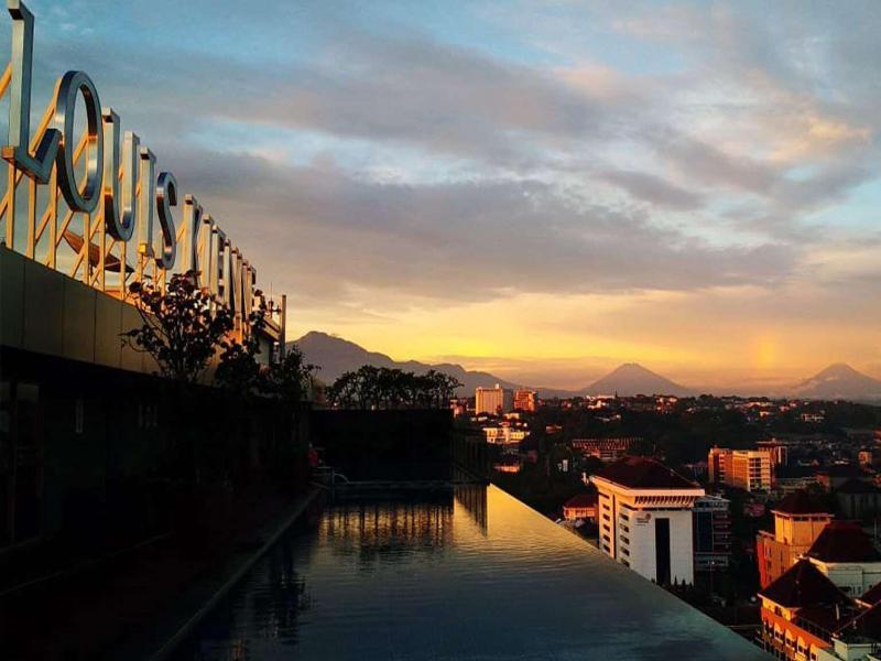 Louis Kienne Hotel Simpang Lima - Havuz