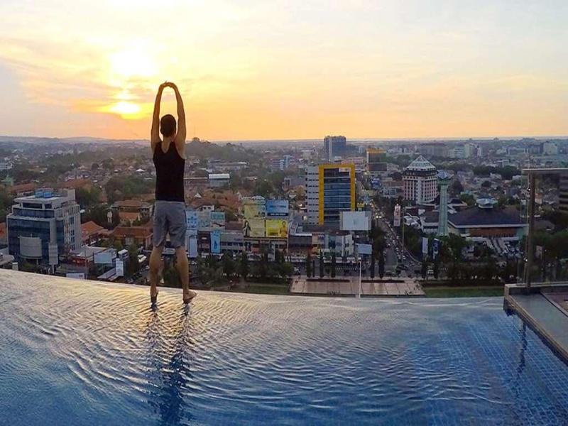 Louis Kienne Hotel Simpang Lima - Havuz