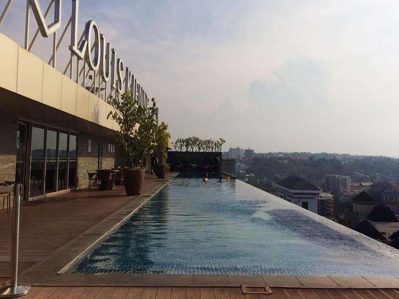 Louis Kienne Hotel Simpang Lima - Havuz
