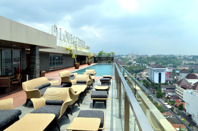 Louis Kienne Hotel Simpang Lima - Teras