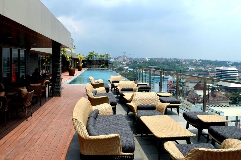 Louis Kienne Hotel Simpang Lima - Teras