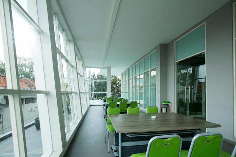 MaxOneHotels.com @ Malang - Lobi