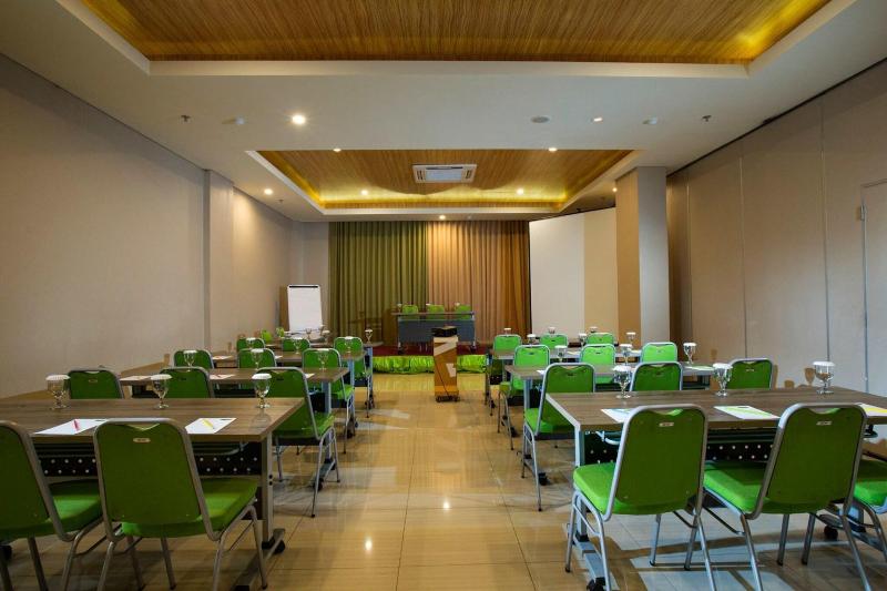 MaxOneHotels.com @ Malang - Toplantı