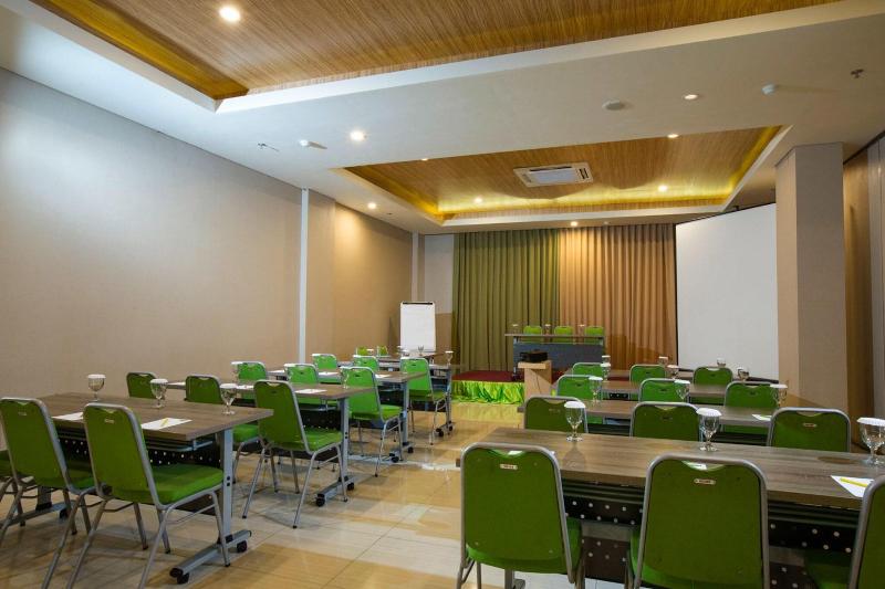MaxOneHotels.com @ Malang - Toplantı
