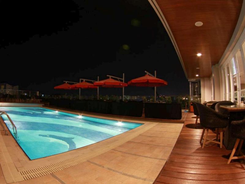 MG Suites Maven Semarang - Havuz