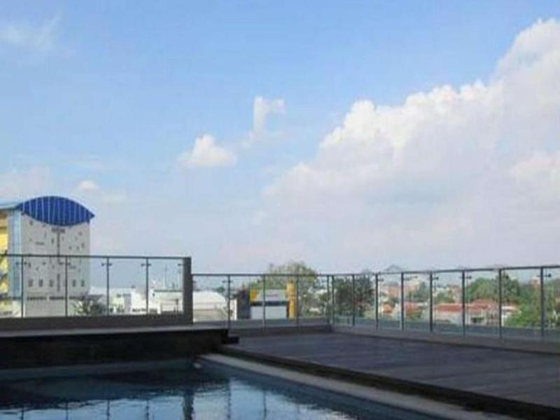 MG Suites Maven Semarang - Havuz