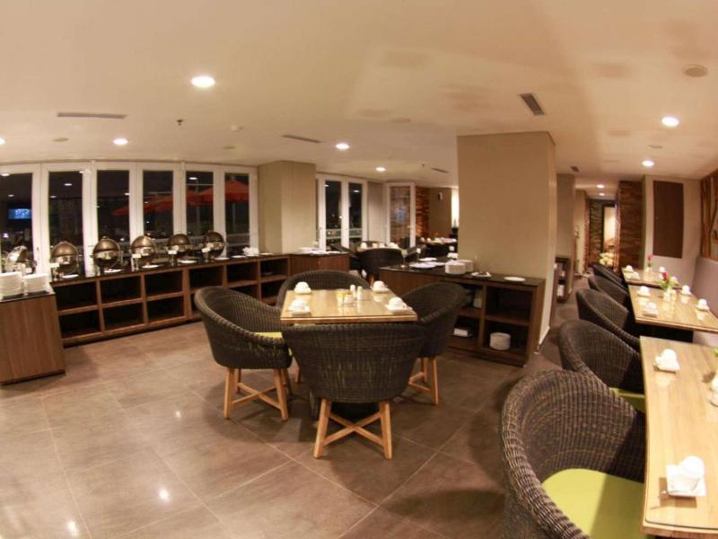 MG Suites Maven Semarang - Restoran
