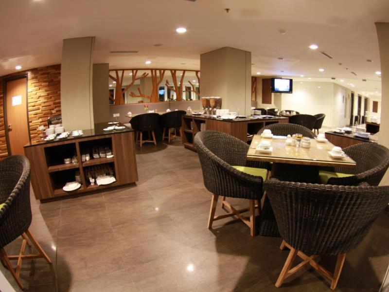 MG Suites Maven Semarang - Restoran