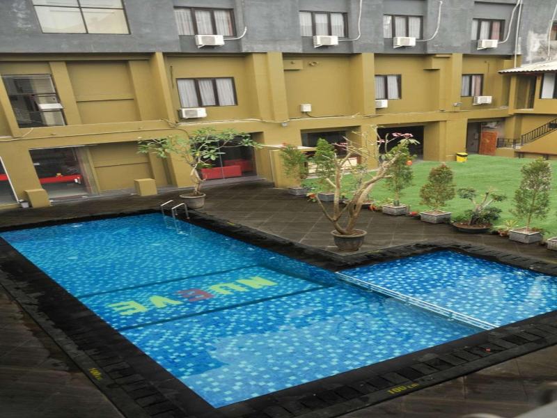 Nueve Malioboro Hotel Yogyakarta - Havuz