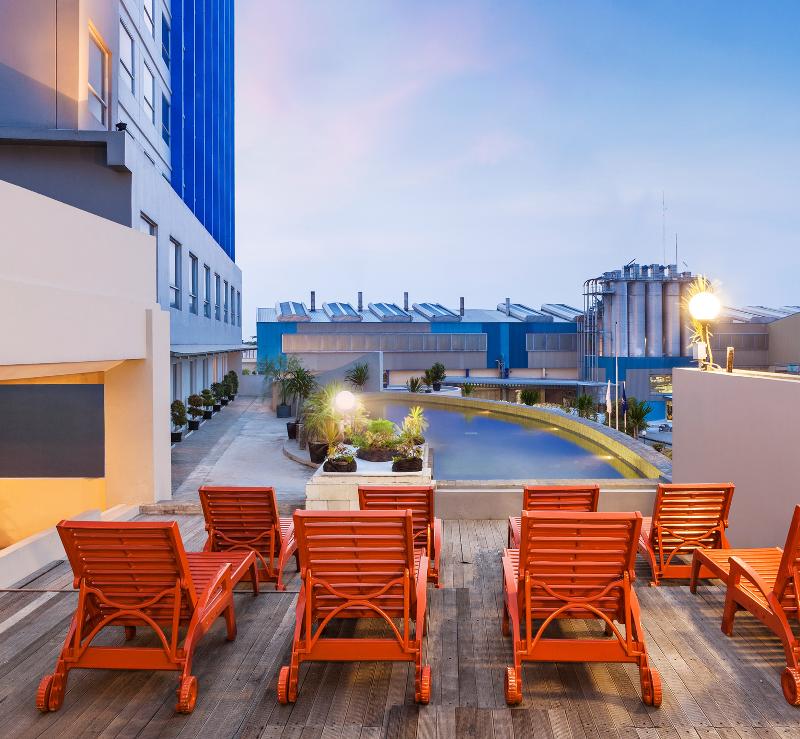 PrimeBiz Hotel Cikarang - Havuz