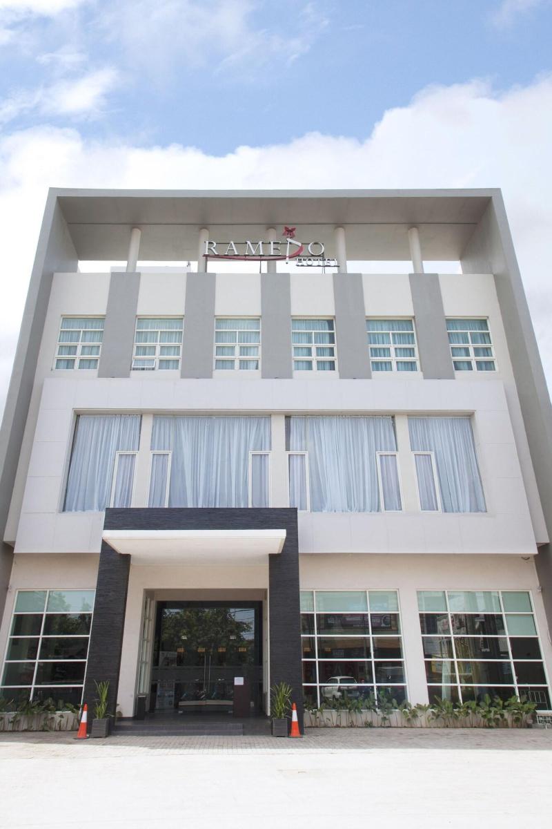 Ramedo Hotel Makassar - Genel
