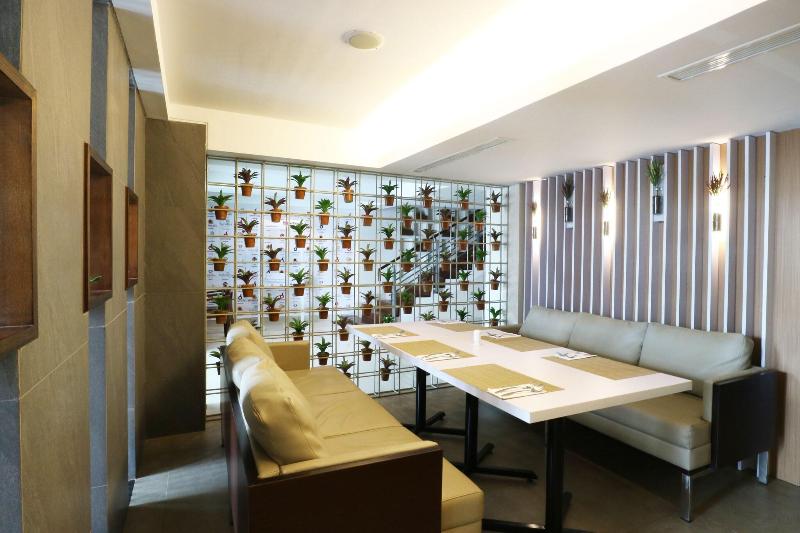 Ramedo Hotel Makassar - Restoran