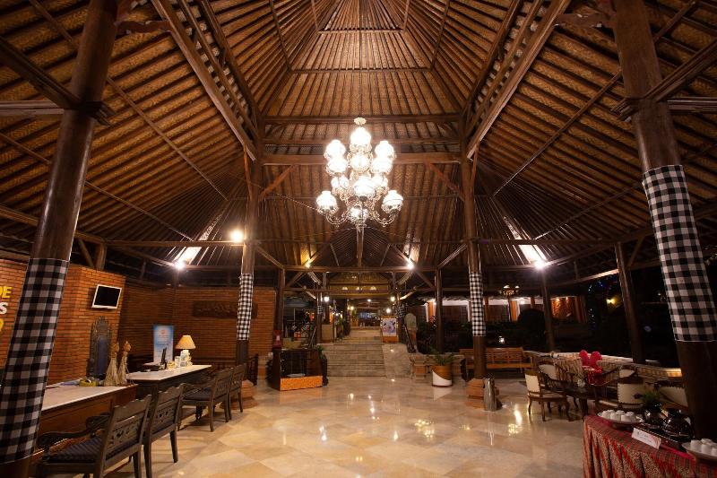 Royal Trawas Hotel & Cottages - Lobi