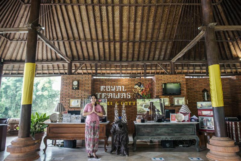Royal Trawas Hotel & Cottages - Lobi