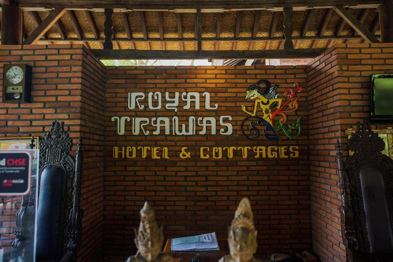 Royal Trawas Hotel & Cottages - Lobi