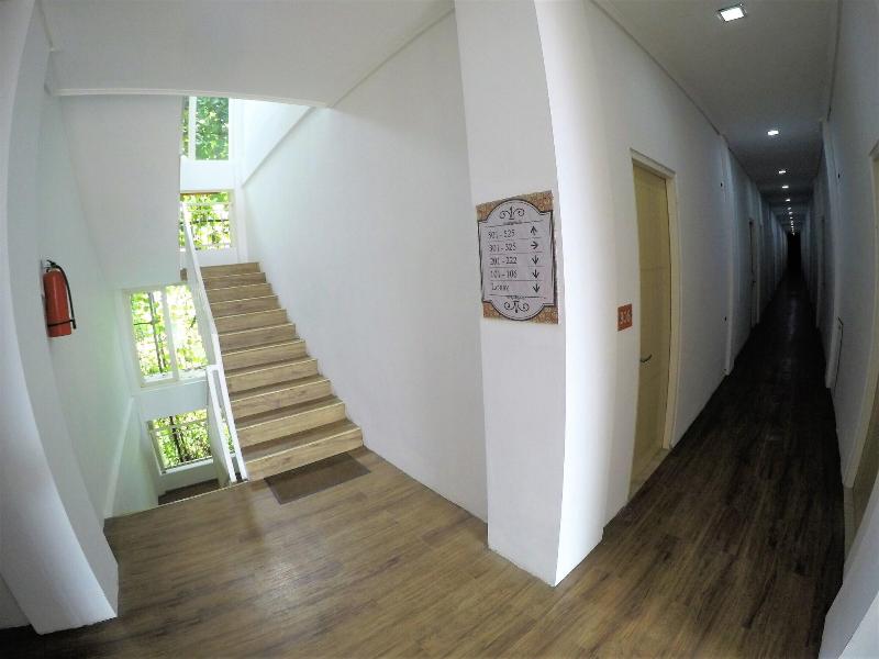 Royal Trawas Hotel & Cottages - Lobi