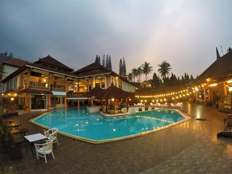 Royal Trawas Hotel & Cottages - Havuz