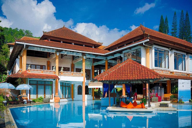 Royal Trawas Hotel & Cottages - Havuz