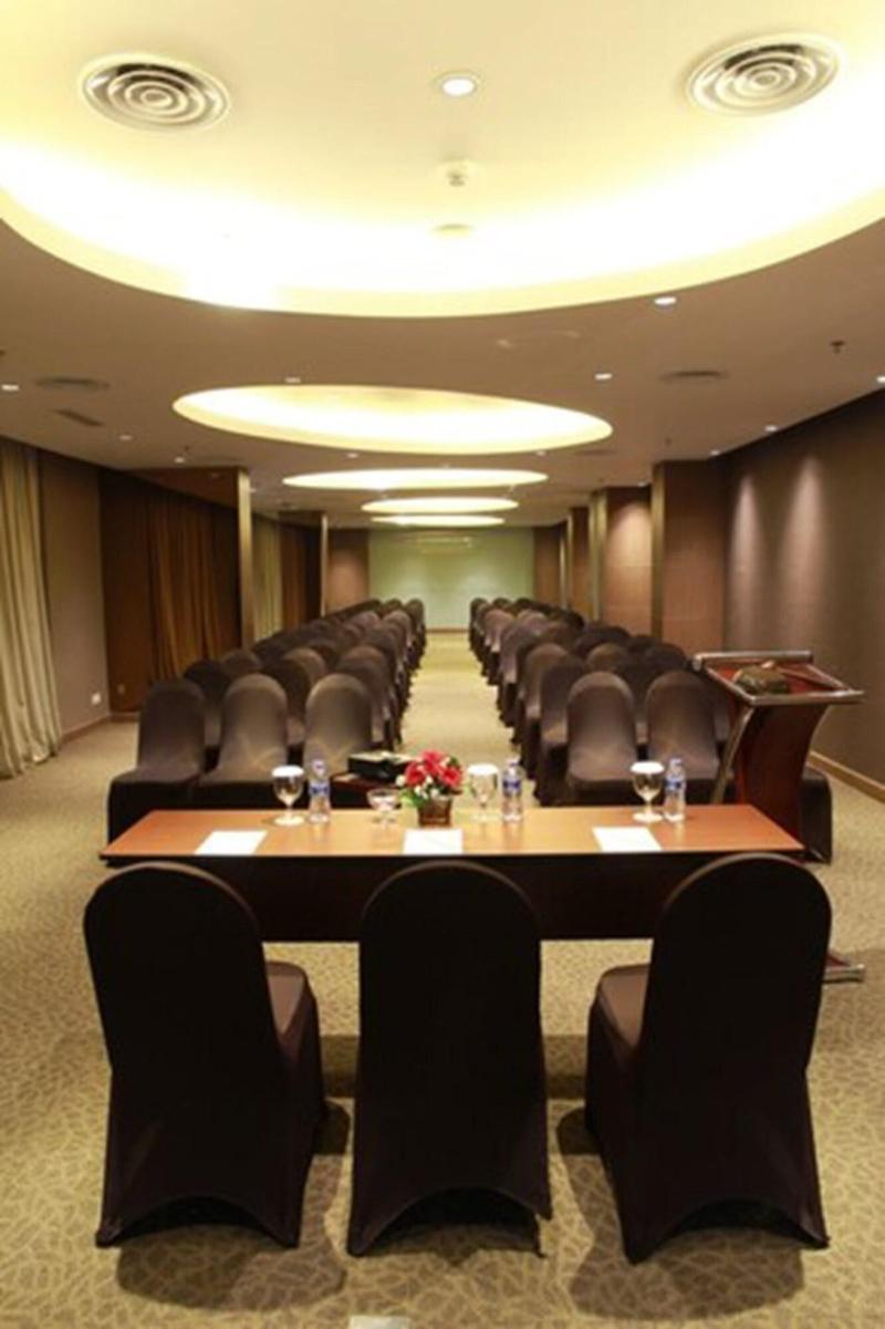 Soll Marina Serpong - Toplantı