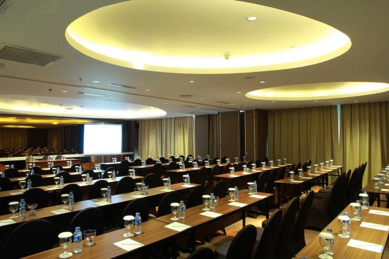 Soll Marina Serpong - Toplantı