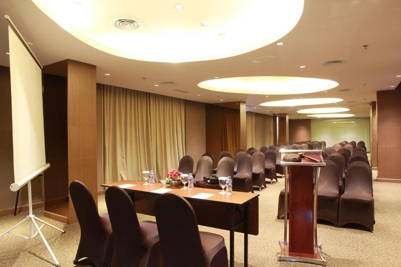 Soll Marina Serpong - Toplantı