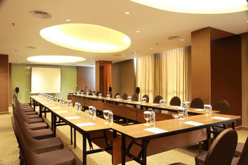 Soll Marina Serpong - Toplantı