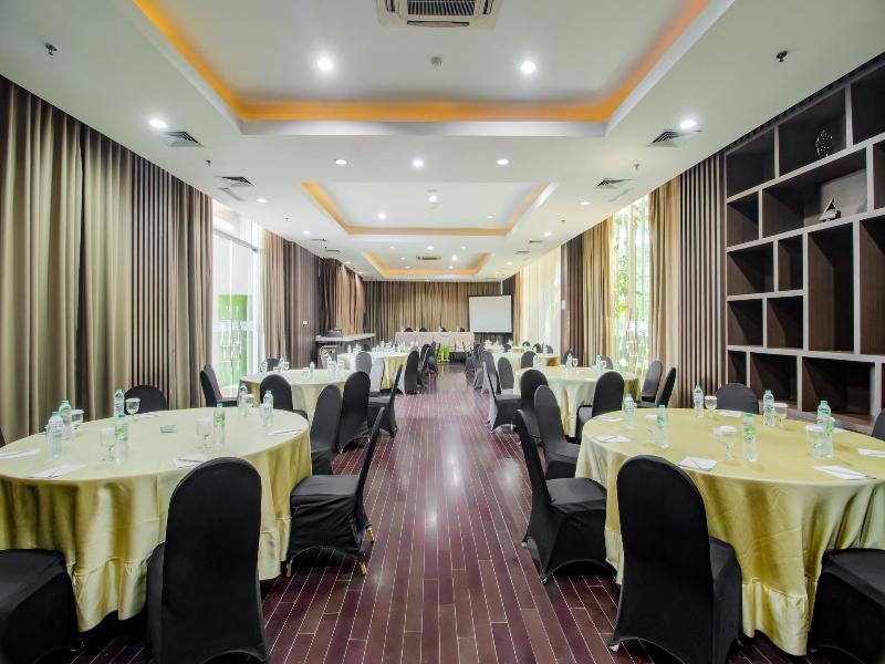 Soll Marina Serpong - Toplantı